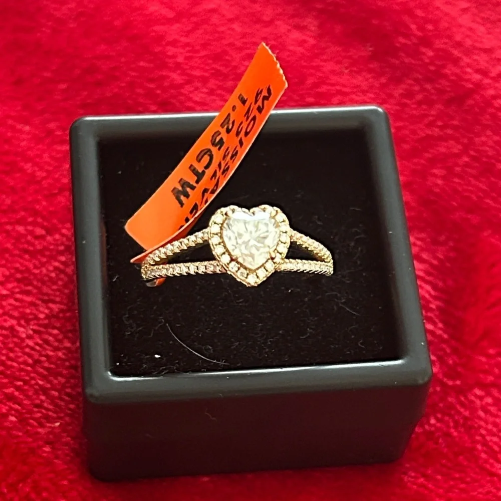 Luxury Moissanite Diamond Gold‎ Heart Ring size 9